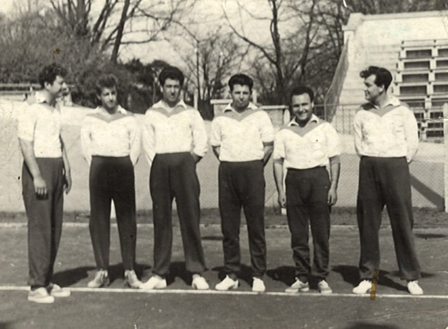 1963 волейболен отбор НИИГО Стара Загора със Стефан Ножчев и винил 8 - 8